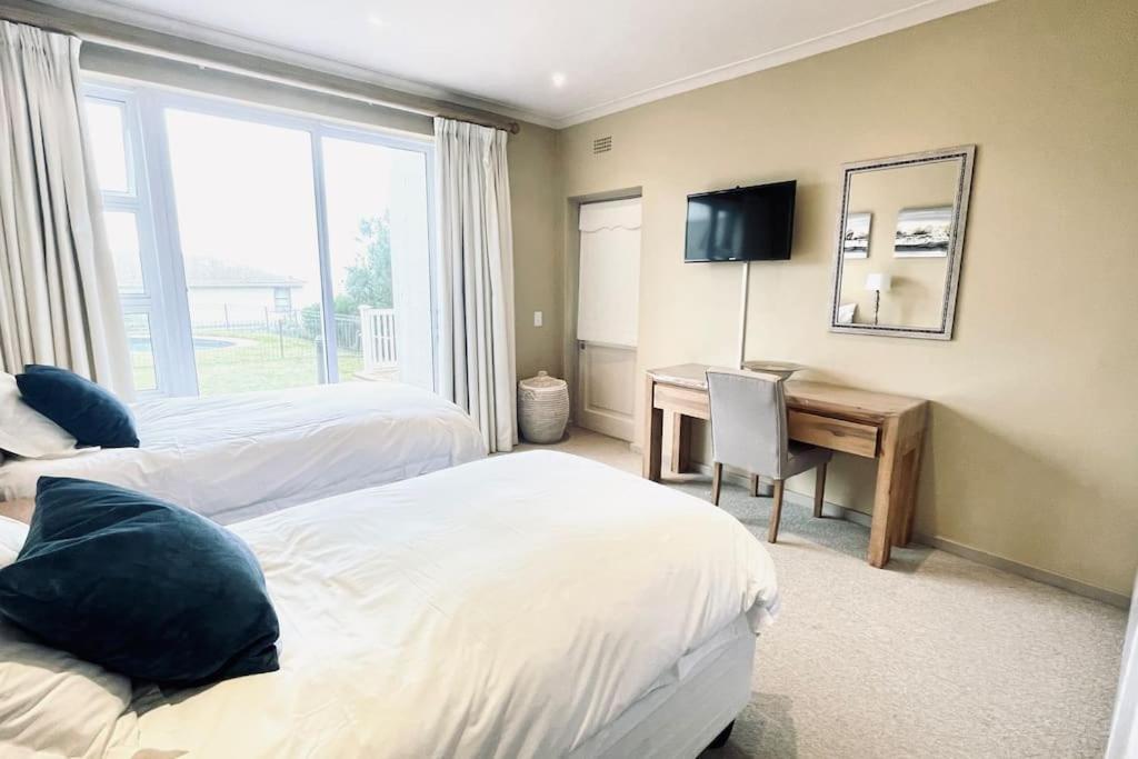 Exquisite Villa At Pinnacle Mossel Bay Bagian luar foto